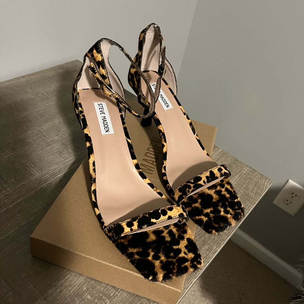 Steve Madden Leopard heel- New